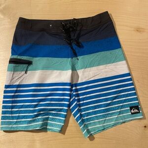 Quiksilver Men's Striped Blue Swim Shorts 32 (DP)